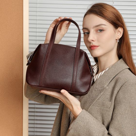 Elova Handcrafted Genuine Leather Crossbody Bag in Black - E520 view 7