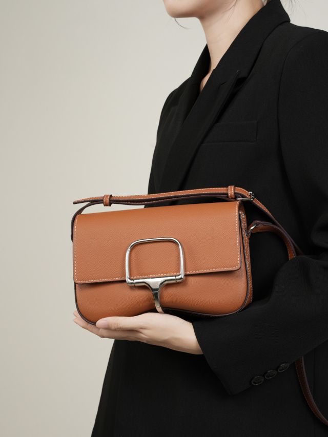 Elova Handcrafted Genuine Leather Crossbody Bag in Black - E437 view 7