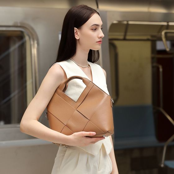 Elova Handcrafted Genuine Leather Bag in Black - E688 view 3