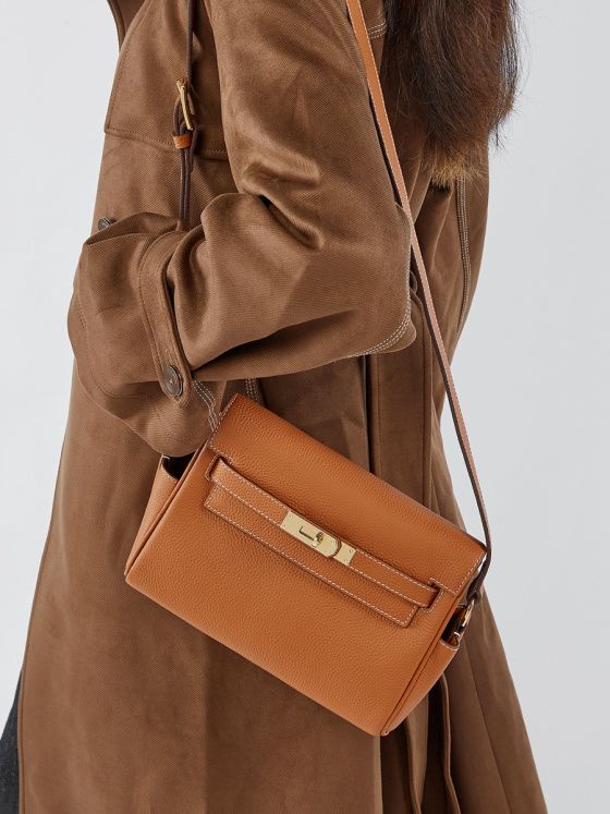 Elova Handcrafted Genuine Leather Crossbody Bag in Black - E476