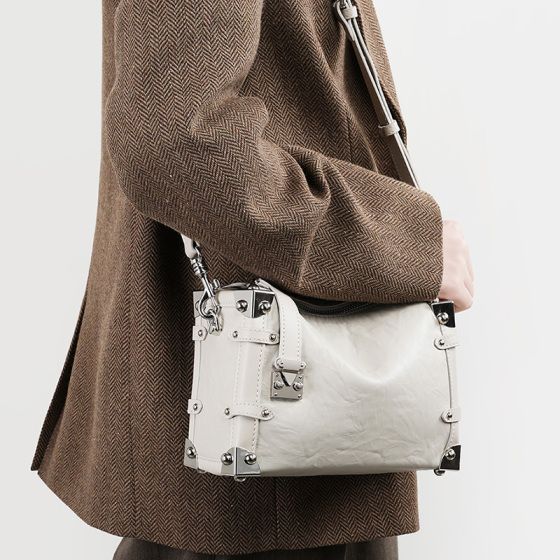 Elova Handcrafted Genuine Leather Crossbody Bag in Black - E398 view 5