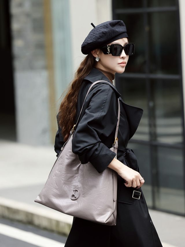 Elova Handcrafted Genuine Leather Crossbody Bag in Black - E207 view 8