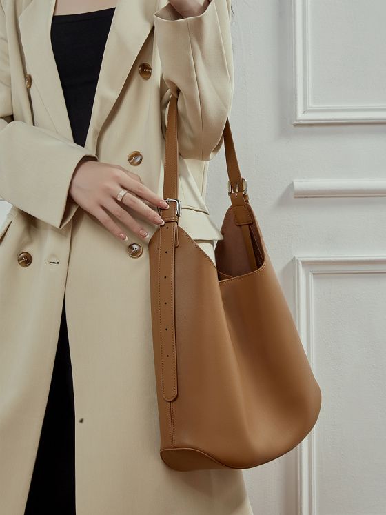 Elova Handcrafted Genuine Leather Crossbody Bag in Black - E766 view 2