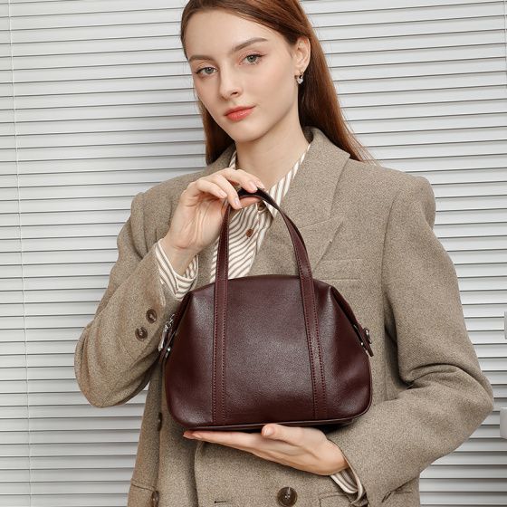 Elova Handcrafted Genuine Leather Crossbody Bag in Black - E520 view 6