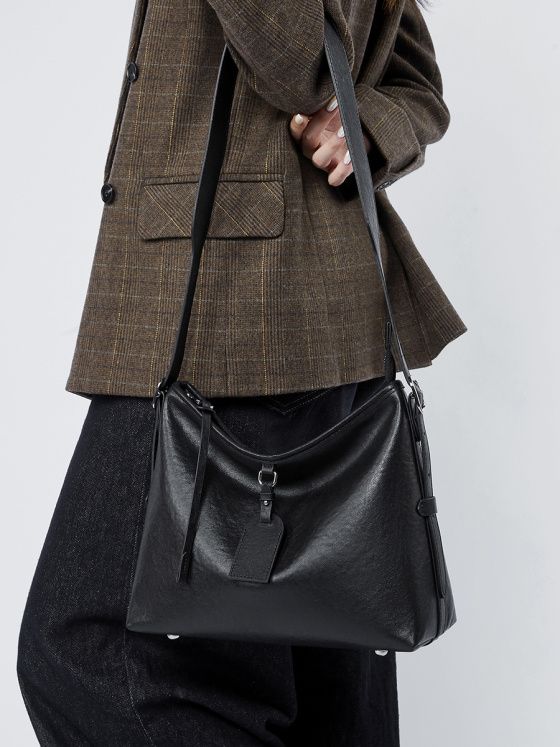 Elova Handcrafted Genuine Leather Crossbody Bag in Black - E491 view 8