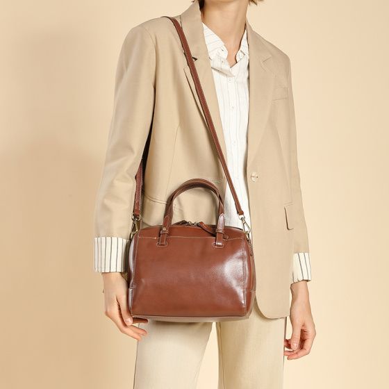 Elova Handcrafted Genuine Leather Crossbody Bag in Black - E504