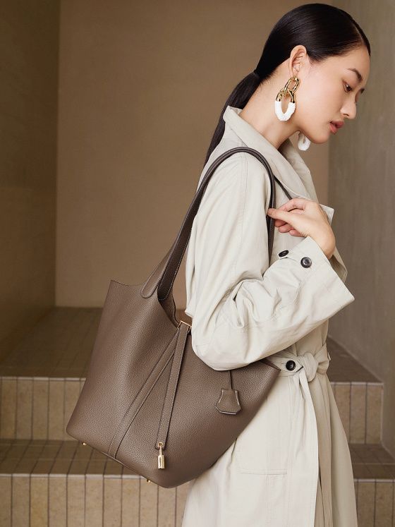 Elova Handcrafted Genuine Leather Shoulder Bag in Black - E733 view 2