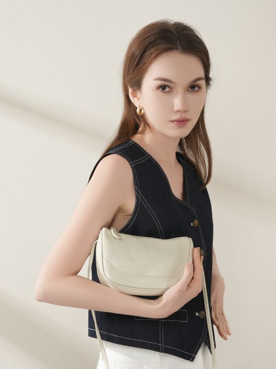 Elova Handcrafted Genuine Leather Crossbody Bag in Black - E606 view 4