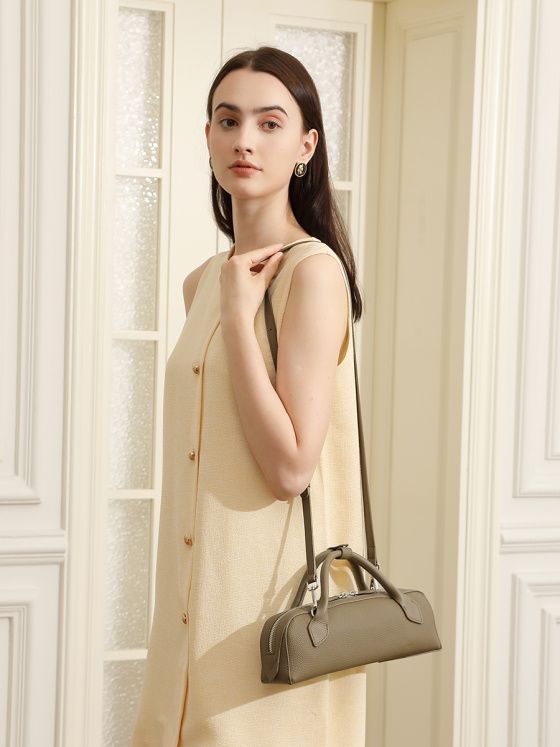 Elova Handcrafted Genuine Leather Bag in Black - E690