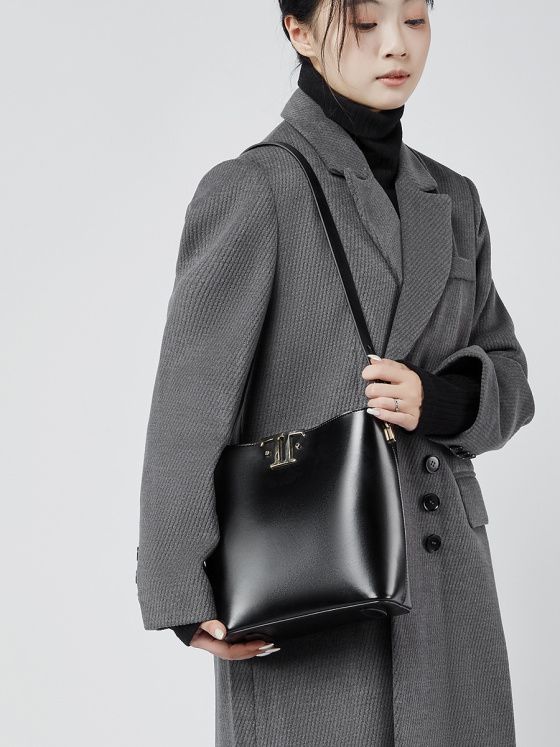 Elova Handcrafted Genuine Leather Bag in Black - E561 view 5