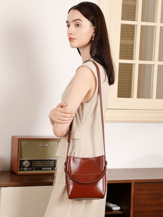 Elova Handcrafted Genuine Leather Shoulder Bag in Black - E697 view 7