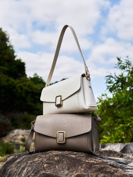 Elova Handcrafted Genuine Leather Bag in Black - E607 view 7