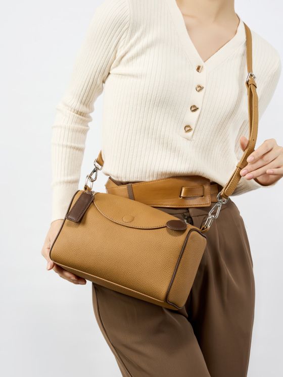 Elova Handcrafted Genuine Leather Crossbody Bag in Black - E600 view 3