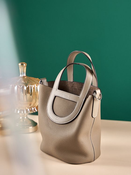 Elova Handcrafted Genuine Leather Togo Crossbody Bag in Black - E340 view 2