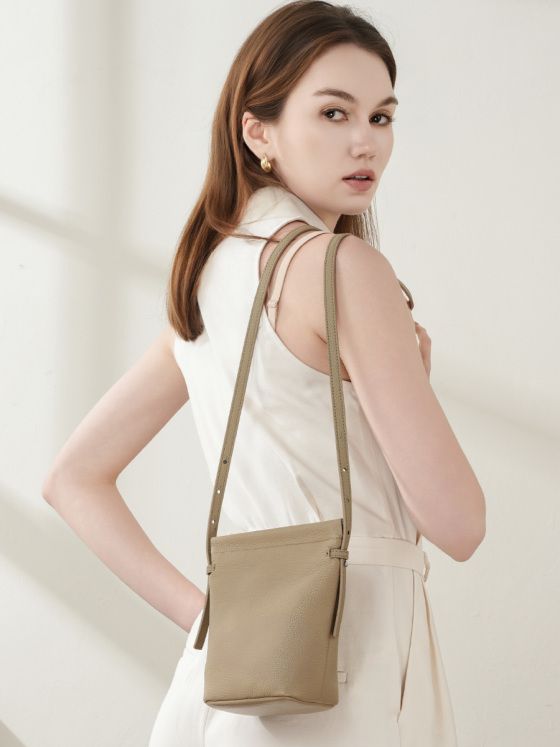 Elova Handcrafted Genuine Leather Crossbody Bag in Black - E623 view 4