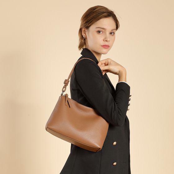 Elova Handcrafted Genuine Leather Crossbody Bag in Black - E503 view 5