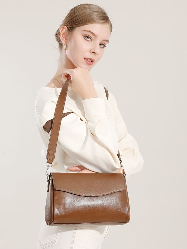 Elova Handcrafted Genuine Leather Crossbody Bag in Black - E590 view 5