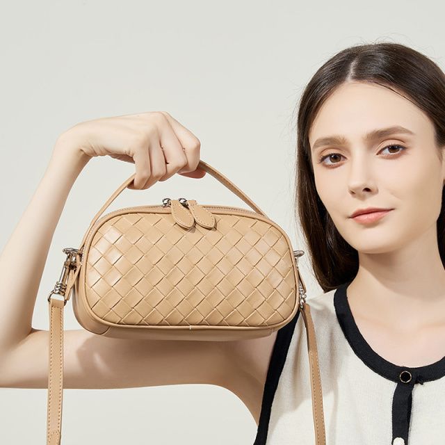 Elova Handcrafted Genuine Leather Crossbody Bag in Black - E422 view 7