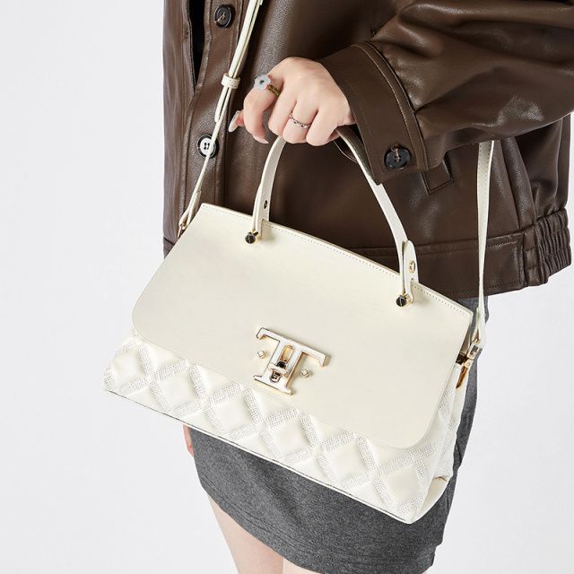 Elova Handcrafted Genuine Leather Crossbody Bag in Black - E562 view 7