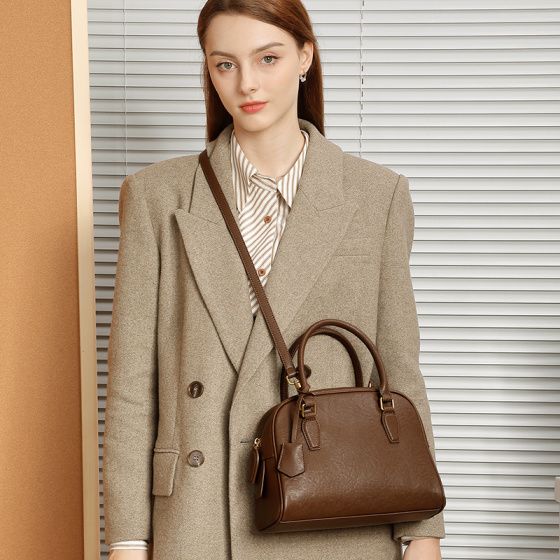 Elova Handcrafted Genuine Leather Crossbody Bag in Black - E523 view 3