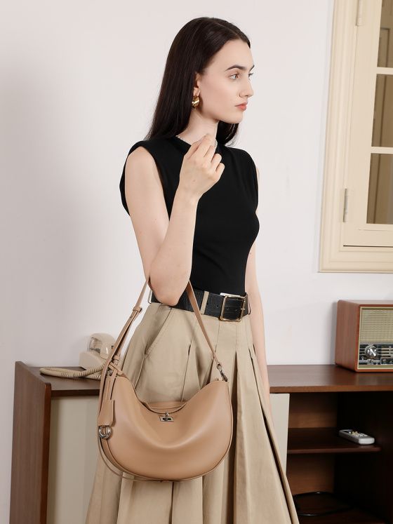 Elova Handcrafted Genuine Leather Crossbody Bag in Black - E705 view 5