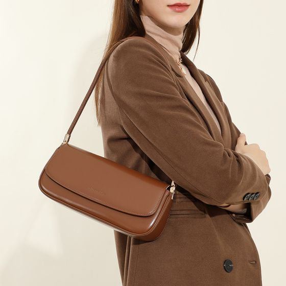 Elova Handcrafted Genuine Leather Crossbody Bag in Black - E651 view 3