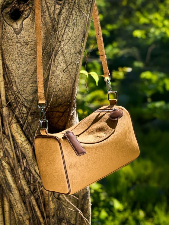 Elova Handcrafted Genuine Leather Crossbody Bag in Black - E600