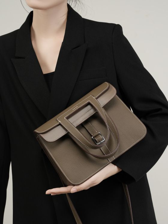 Elova Handcrafted Genuine Leather Crossbody Bag in Black - E439