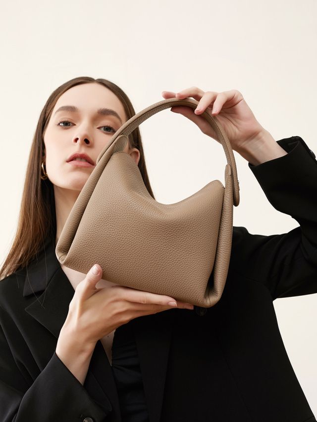 Elova Handcrafted Genuine Leather - Crossbody Bag in Black - E280 view 7