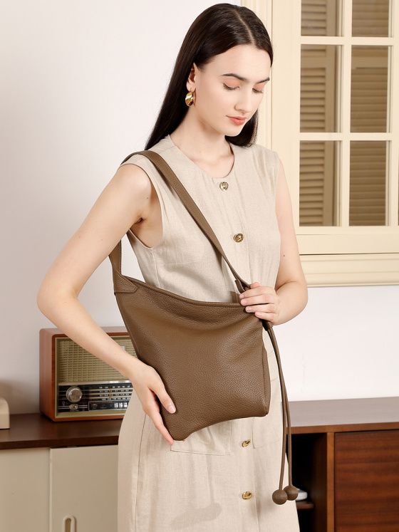 Elova Handcrafted Genuine Leather Crossbody Bag in Black - E681 view 2