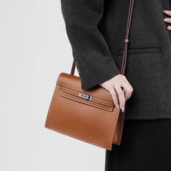 Elova Handcrafted Genuine Leather Crossbody Bag in Black - E516 view 4