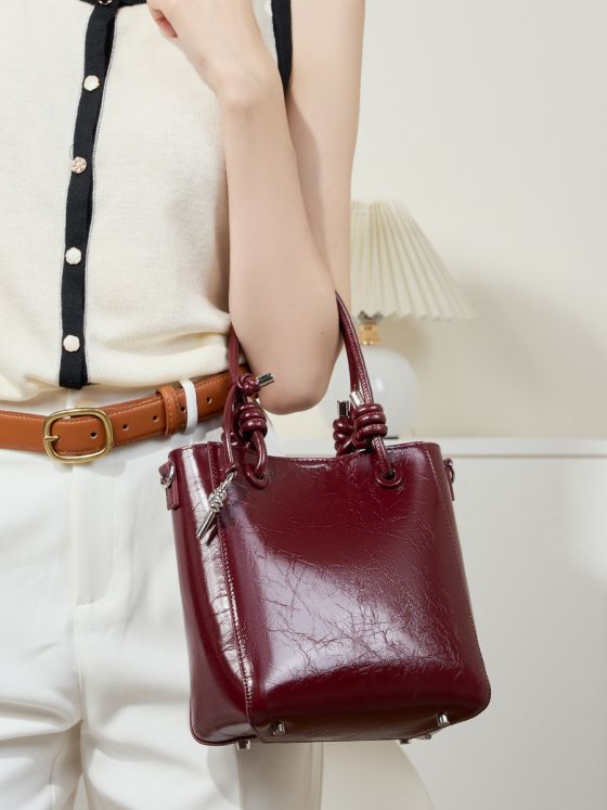 Elova Handcrafted Genuine Leather Crossbody Bag in Black - E461 view 3