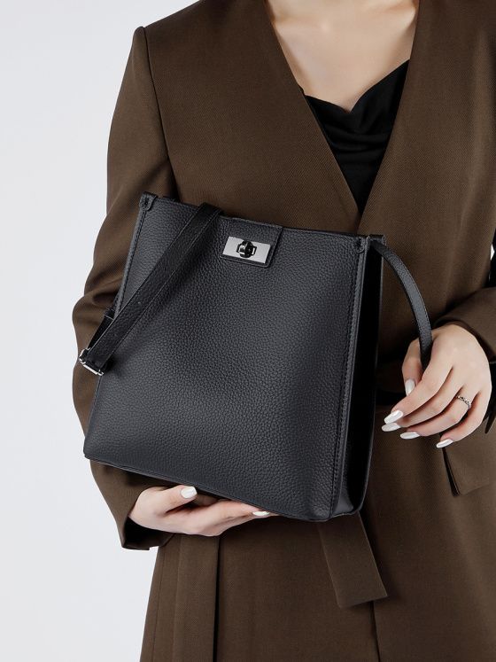 Elova Handcrafted Genuine Leather Crossbody Bag in Black - E490