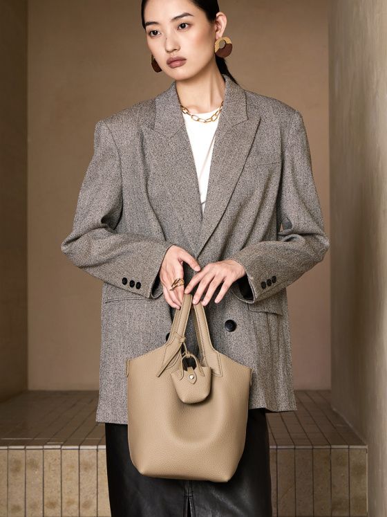 Elova Handcrafted Genuine Leather Crossbody Bag in Black - E731 view 4