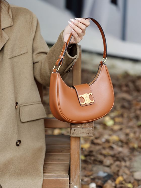 Elova Handcrafted Genuine Leather Crossbody Bag in Black - E210 view 4