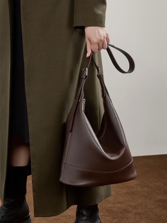 Elova Handcrafted Genuine Leather Crossbody Bag in Black - E802 view 4