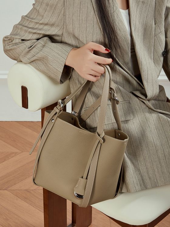 Elova Handcrafted Genuine Leather Tc Bag in Black - E776 view 7