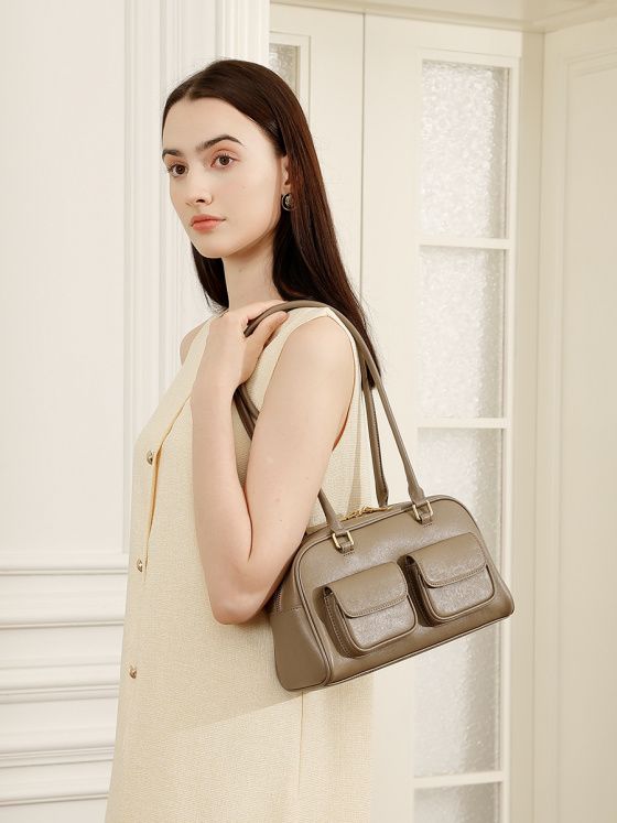 Elova Handcrafted Genuine Leather Bag in Black - E682