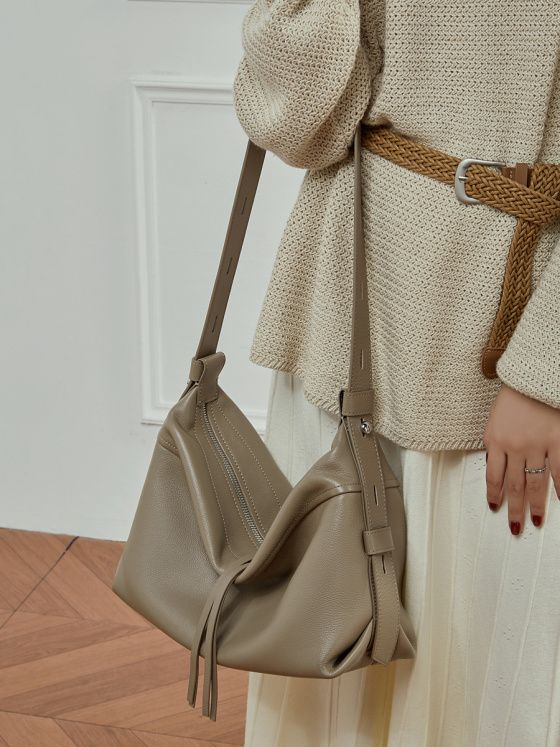 Elova Handcrafted Genuine Leather Crossbody Bag in Black - E775 view 4