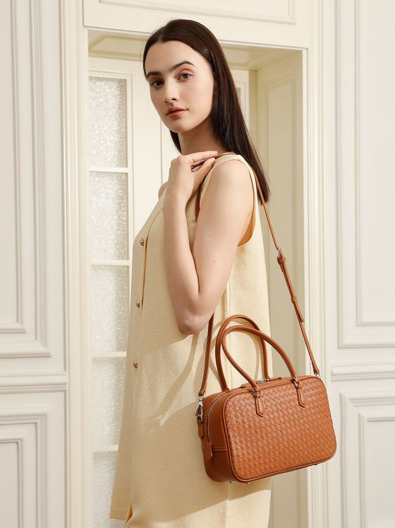 Elova Handcrafted Genuine Leather Crossbody Bag in Black - E673 view 5