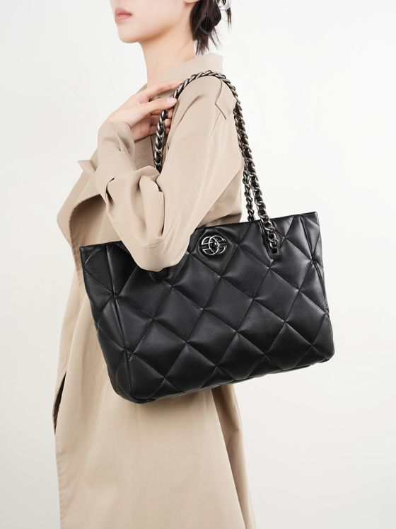 Elova Handcrafted Genuine Leather Crossbody Bag in Black - E224