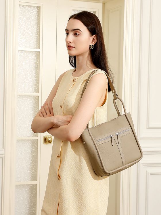 Elova Handcrafted Genuine Leather Crossbody Bag in Black - E692 view 4