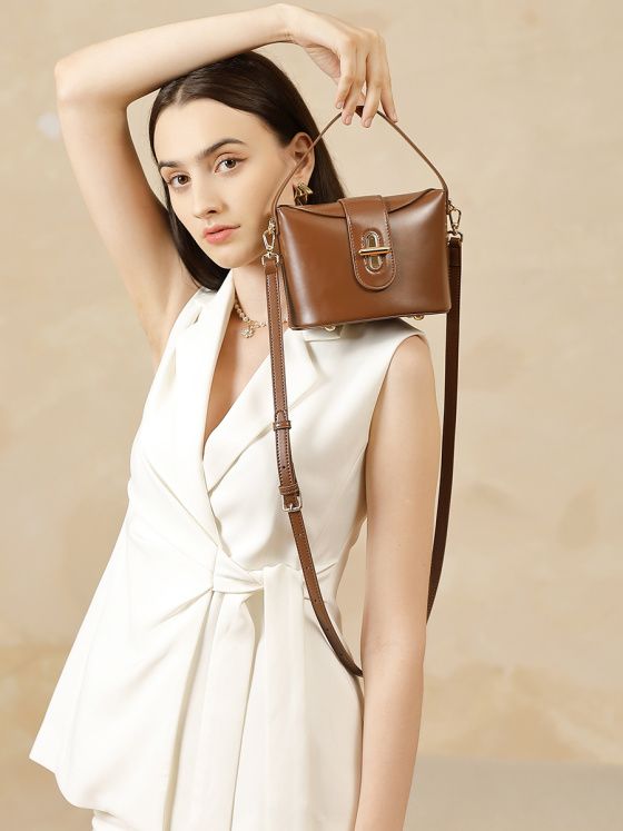 Elova Handcrafted Genuine Leather Crossbody Bag in Black - E670 view 8