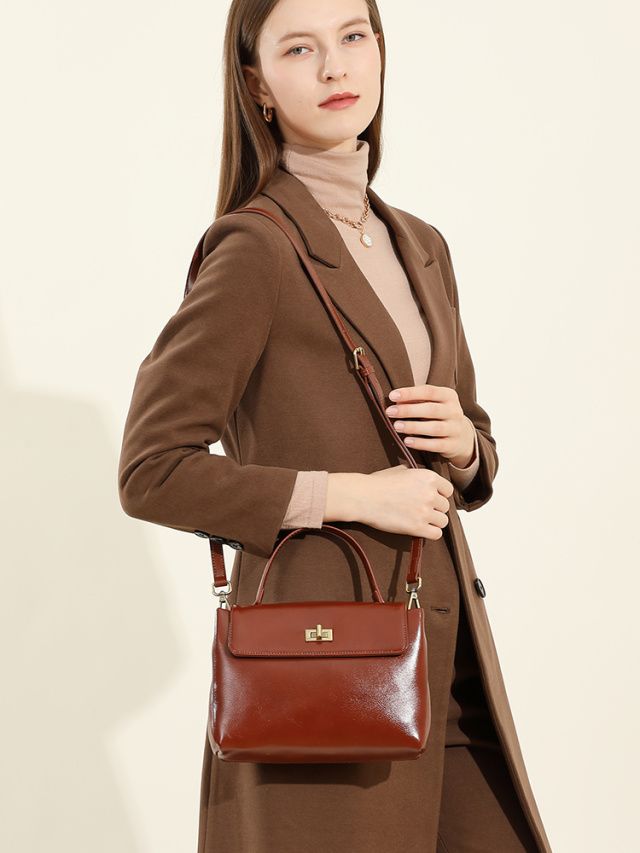 Elova Handcrafted Genuine Leather Crossbody Bag in Black - E556 view 7