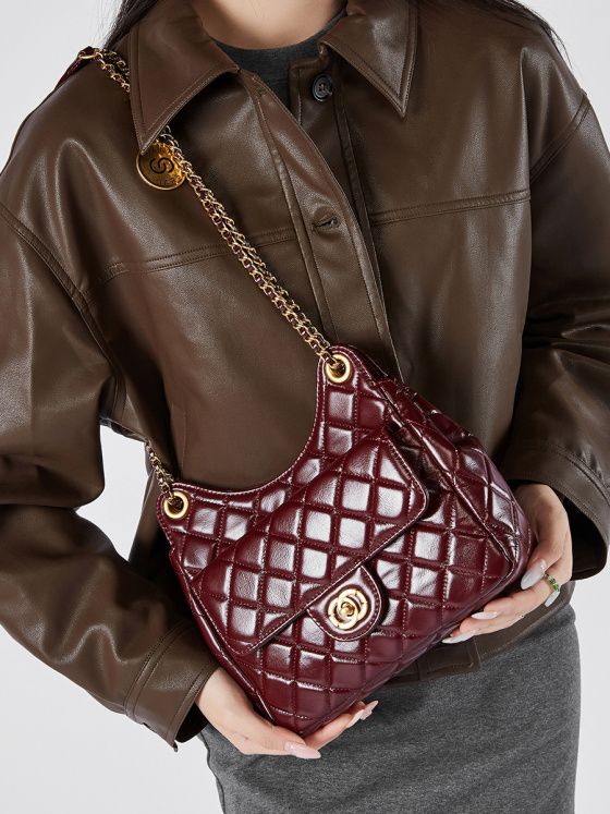 Elova Handcrafted Genuine Leather Crossbody Bag in Black - E485