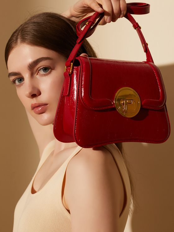 Elova Handcrafted Genuine Leather Crossbody Bag in Black - E300