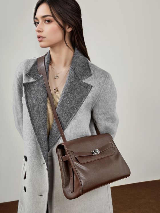 Elova Handcrafted Genuine Leather Crossbody Bag in Black - E800