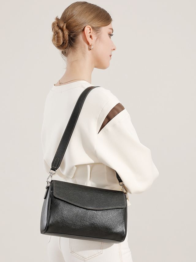 Elova Handcrafted Genuine Leather Crossbody Bag in Black - E590 view 8