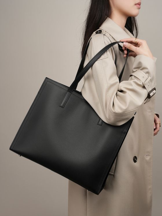 Elova Handcrafted Genuine Leather Tote Bag in Black - E282