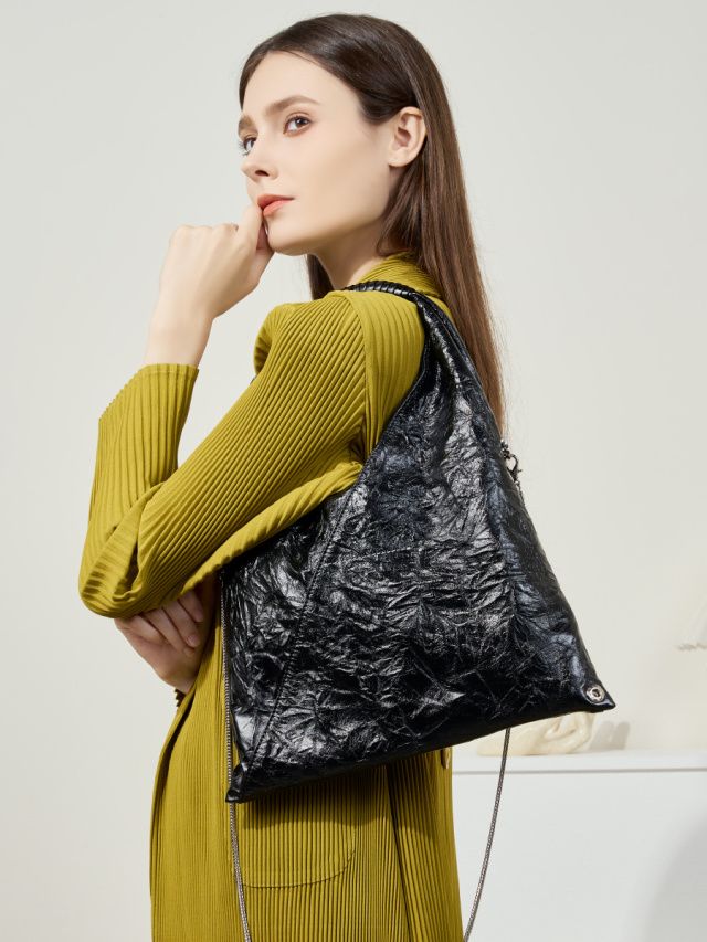 Elova Handcrafted Genuine Leather Tote Bag in Black - E546 view 8